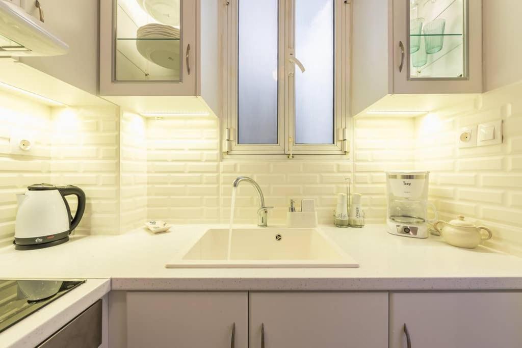 New! Bright & Remodeled 1Bed Apt 2Min Walk To Acropolis アテネ エクステリア 写真